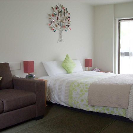 Tudor Court Motel Κράισττσερτς Εξωτερικό φωτογραφία