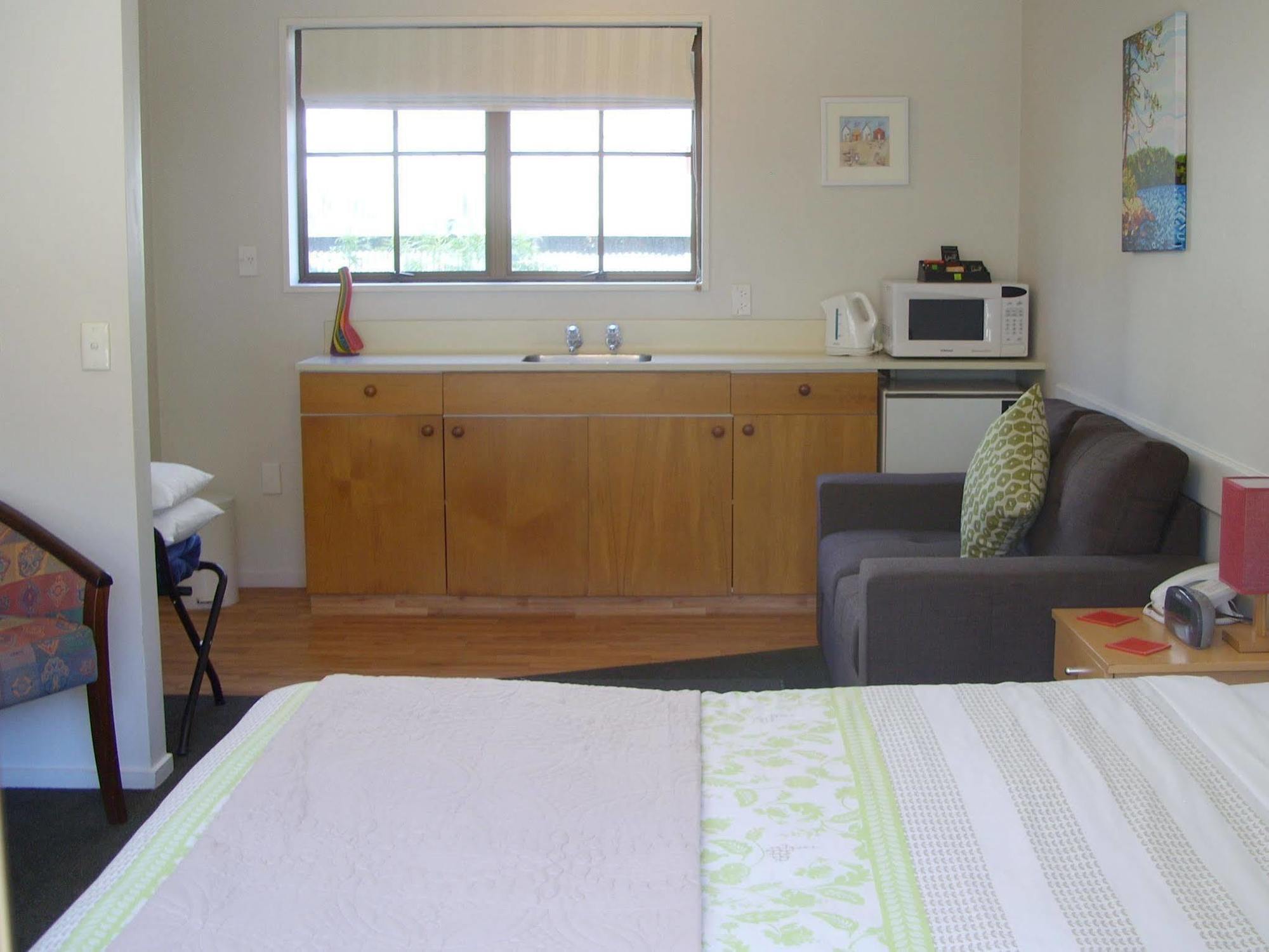 Tudor Court Motel Κράισττσερτς Εξωτερικό φωτογραφία